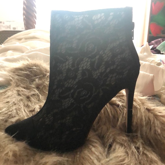 Women’s booties - Picture 2 of 2